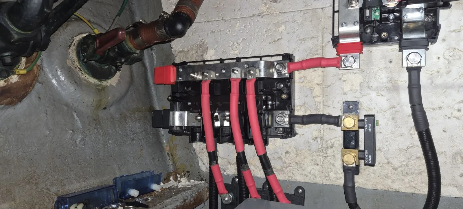 New busbar, heavy-gauge battery cabling and shunt for a lithium battery upgrade