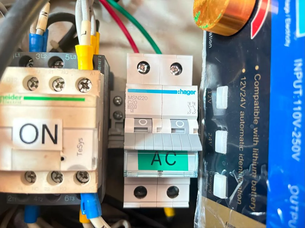 Schneider contactor and Hager 20A AC circuit breaker feeding a battery charger